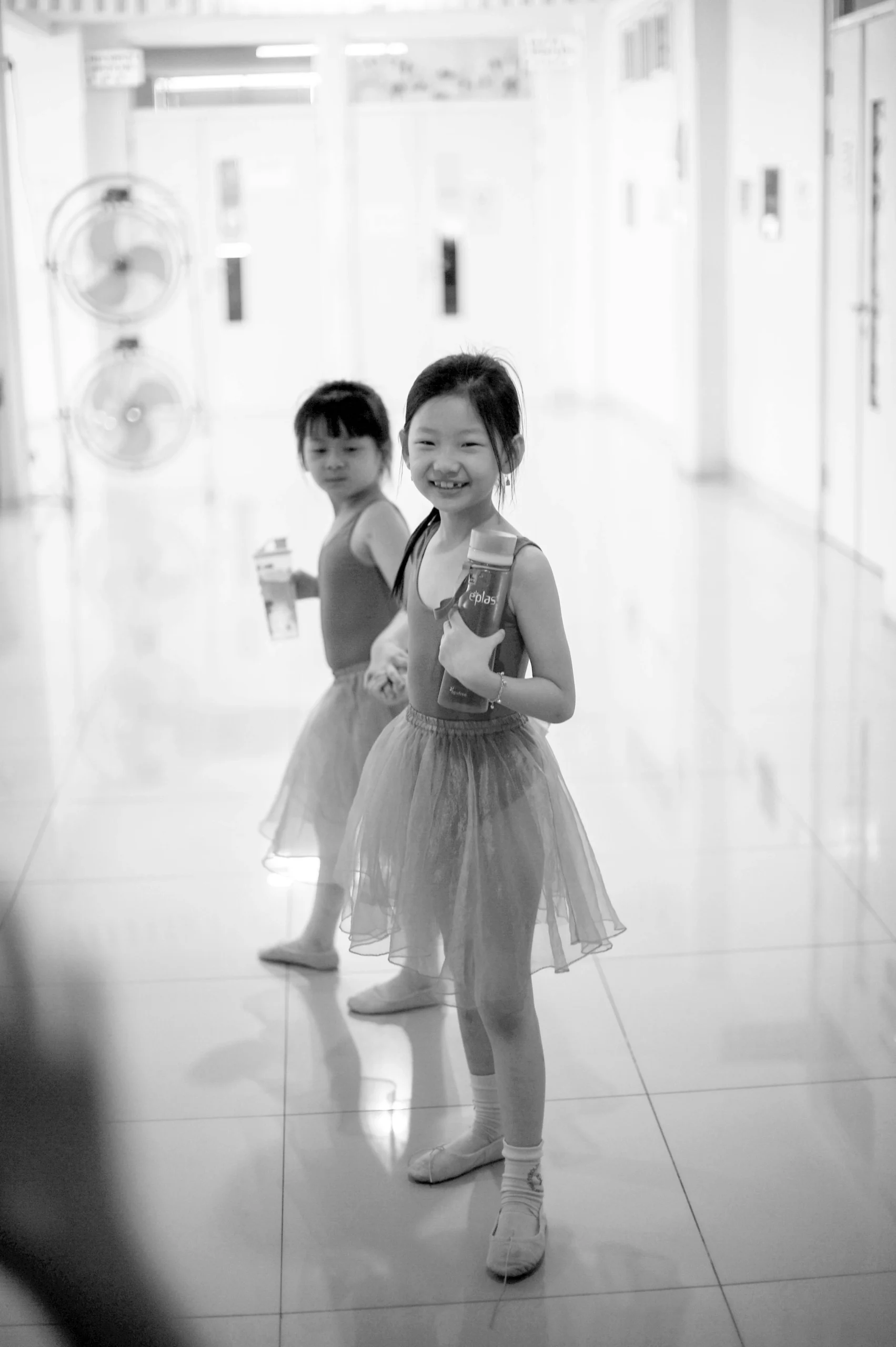 enfant danse heureux contents